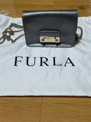 FURLA 그레이 숄더백 새상품급