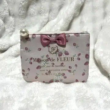 Maison de FLEUR 메종 드 플뢰르 딸기 무늬 티슈 케이스