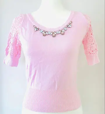 질스튜어트 핑크 레이스 소매 비쥬 니트