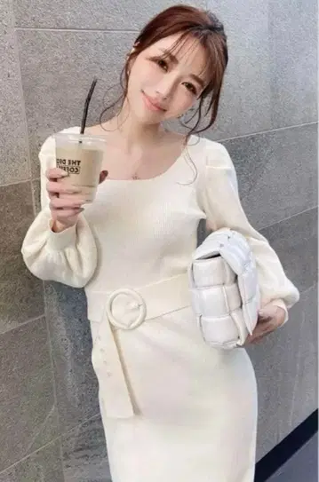 eimyistoire 턱 볼륨 슬리브 타이트 니트 원피스