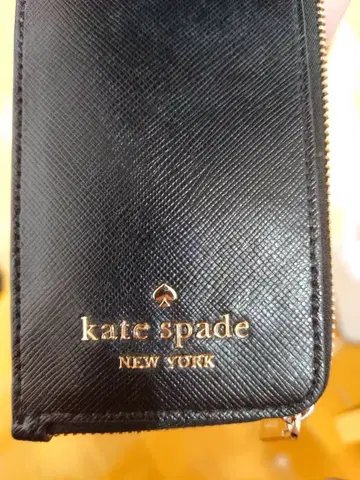 kate spade 블랙 카드 케이스 스트랩 포함