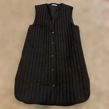 KEYUCA 블랙 퀼팅 다운 베스트