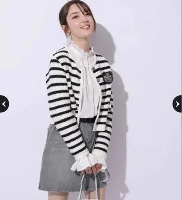 Apuweiser-riche 엠블럼 부착 라메 니트 자켓