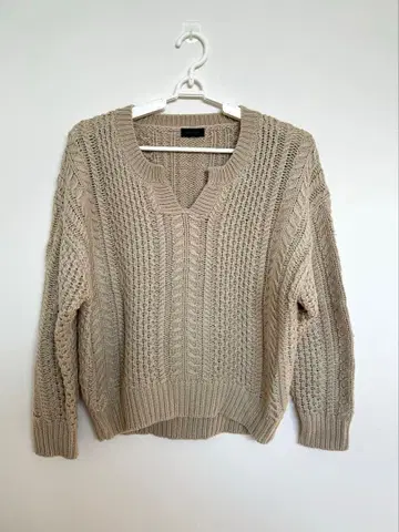 베이지 V넥 니트 스웨터 긴팔