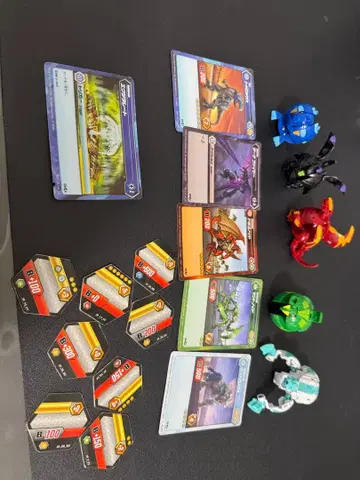 바쿠간 피규어와 카드 세트