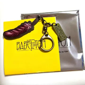 미세스 바벨탑 키링 오오모리 모토키 빨간 깃털