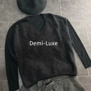 새상품급 드 밀크 플러피 V넥 니트