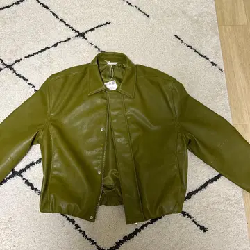 페이크 레더 자켓 (가격 인하 협상 가능)