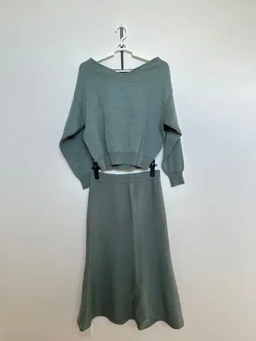 그린 V넥 셋업 스커트