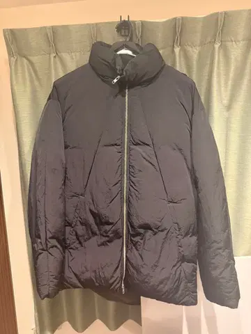 HARE 블랙 다운 자켓