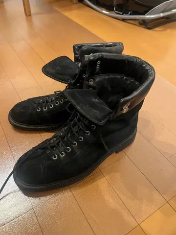 부테로 블랙스 스웨이드 하이컷 부츠