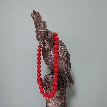 빨간색 비즈 목걸이 특이한