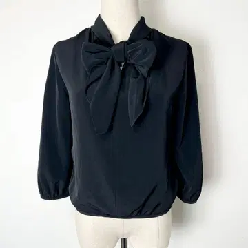 새상품급 내추럴 뷰티 블랙 보타이 블라우스 M 고급 7부 소매