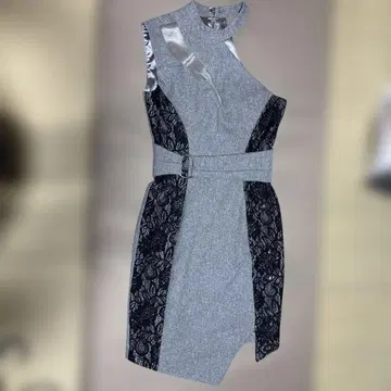 ROBE de FLEURS Glossy 슬리브리스 드레스