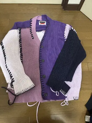 오니 와플 크레이지 패치워크 자수 V넥 니트 가디건