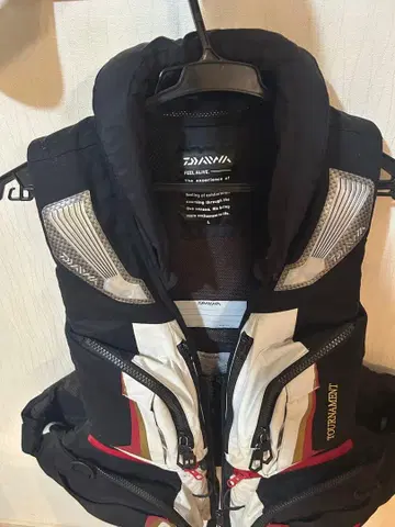 다이와 토너먼트 낚시용 조끼