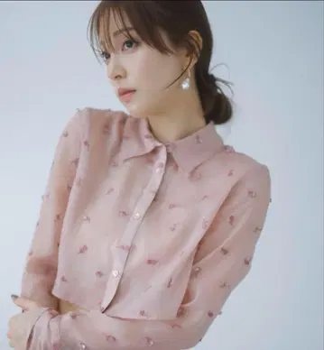 SNIDEL 자수 크롭 셔츠 핑크