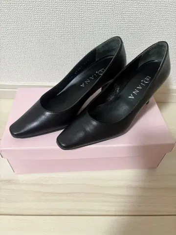 DIANA 블랙 스퀘어토 하이힐 펌프스