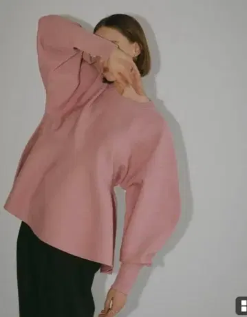 MANOF 플레어 니트 핑크