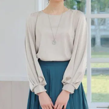 [택 포함 새상품] Tiaclasse 볼륨 슬리브 블라우스