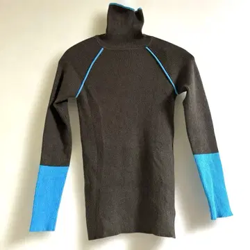 리브 하이넥 스웨터 다크 브라운과 파랑 M 상태 좋음. 레어 상품 선착순