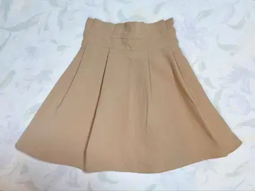 베이지 플레어 스커트