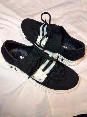 언더아머 슬립온