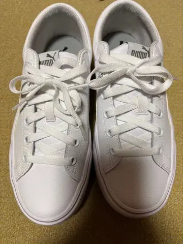 PUMA 화이트 가죽 스니커즈