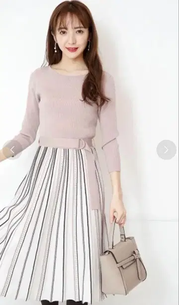 [택 포함 새상품] 플리츠 패턴 편직 니트 원피스 아푸와이저 리셰