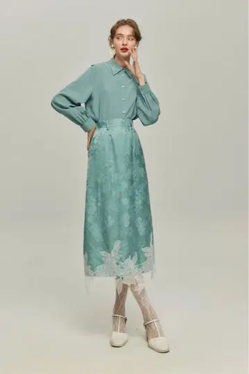 [샴페인을 따면 다 마시자] 시노와즈리 패턴 플라워 레이스 헴 스커트