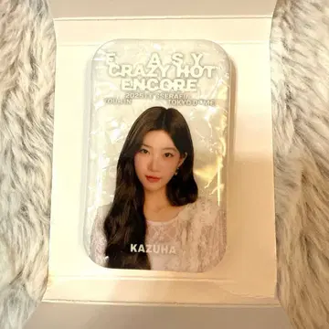 LE SSERAFIM 르세라핌 PHOTO CAN BADGE 카즈하