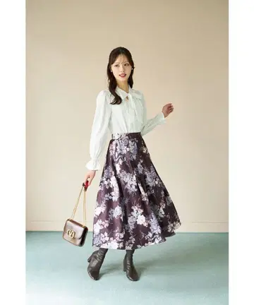 tocco closet 로얄 가든 프린트 자카드 턱 플레어 스커트