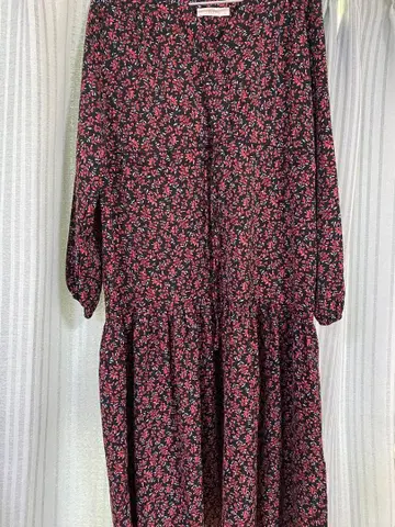 꽃무늬 긴팔 A라인 원피스