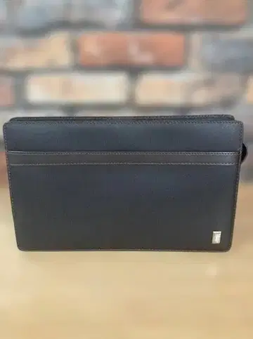 심플한 블랙 클러치백