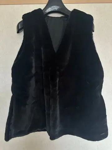 meri 인조 모피 블랙 베스트
