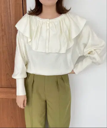 [ 새상품 미사용 ] LOWRYS FARM 프릴 니트/아이보리