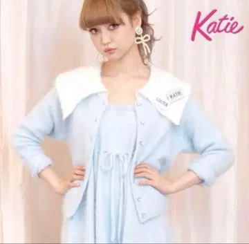 케이티 스카이블루 니트 가디건 세일러