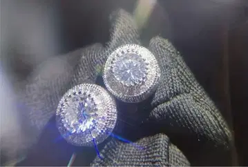 힙합을 좋아하는 당신에게 지르코니아 스터드 귀걸이 블링블링