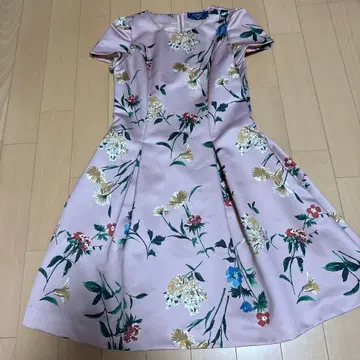 엠즈 그레이시 핑크 꽃무늬 반팔 A 라인 원피스