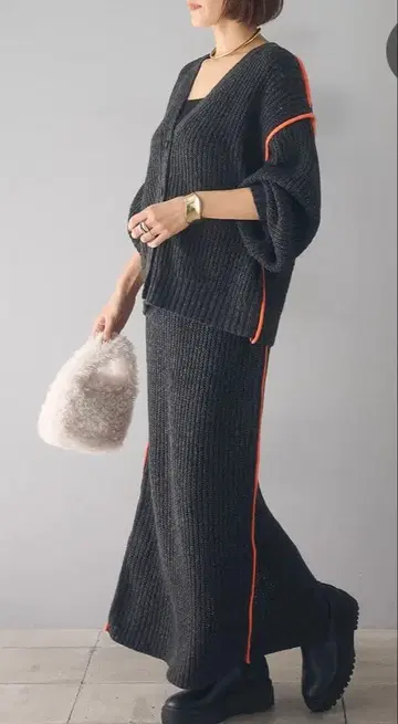 GROWING RICH 배색 라인 니트 스커트