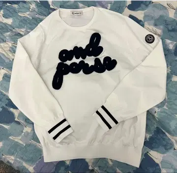 and per se 화이트 트레이닝복