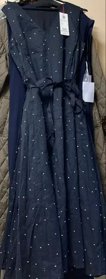 드레리아 슬리브리스 네이비 원피스 사이즈 38 택 포함 새상품