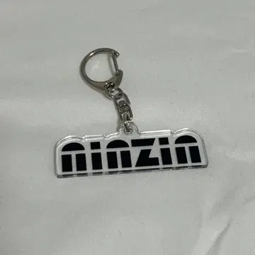 당근 로쿠데나시 아크릴 키링