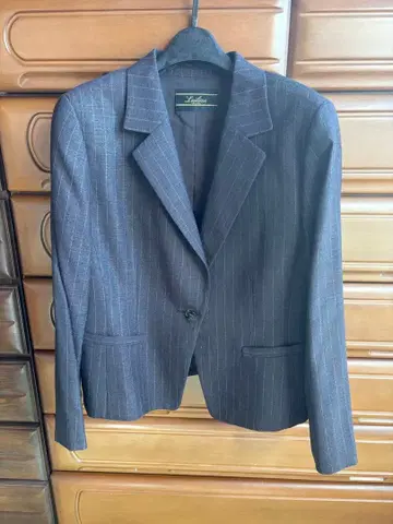 레리안 스트라이프 테일러드 자켓 다크 브라운 13 플러스