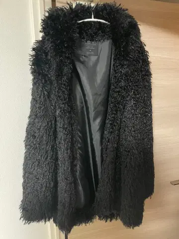 S'YTE 블랙 퍼 롱 코트 겨울용 요지