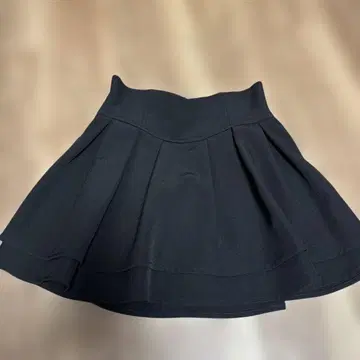 미셸 마카롱 슬림 레그 스커트 블랙