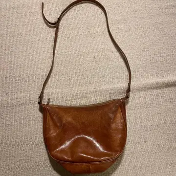 브라운 가죽 숄더백
