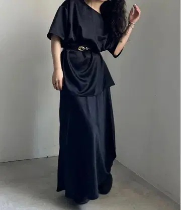 AMERI GLOSSY FLOW TEE WITH SKIRT