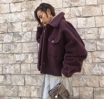 AMERI OVERSIZE ECOMOUTON COAT