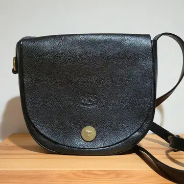 일비종떼 블랙 크로스바디백